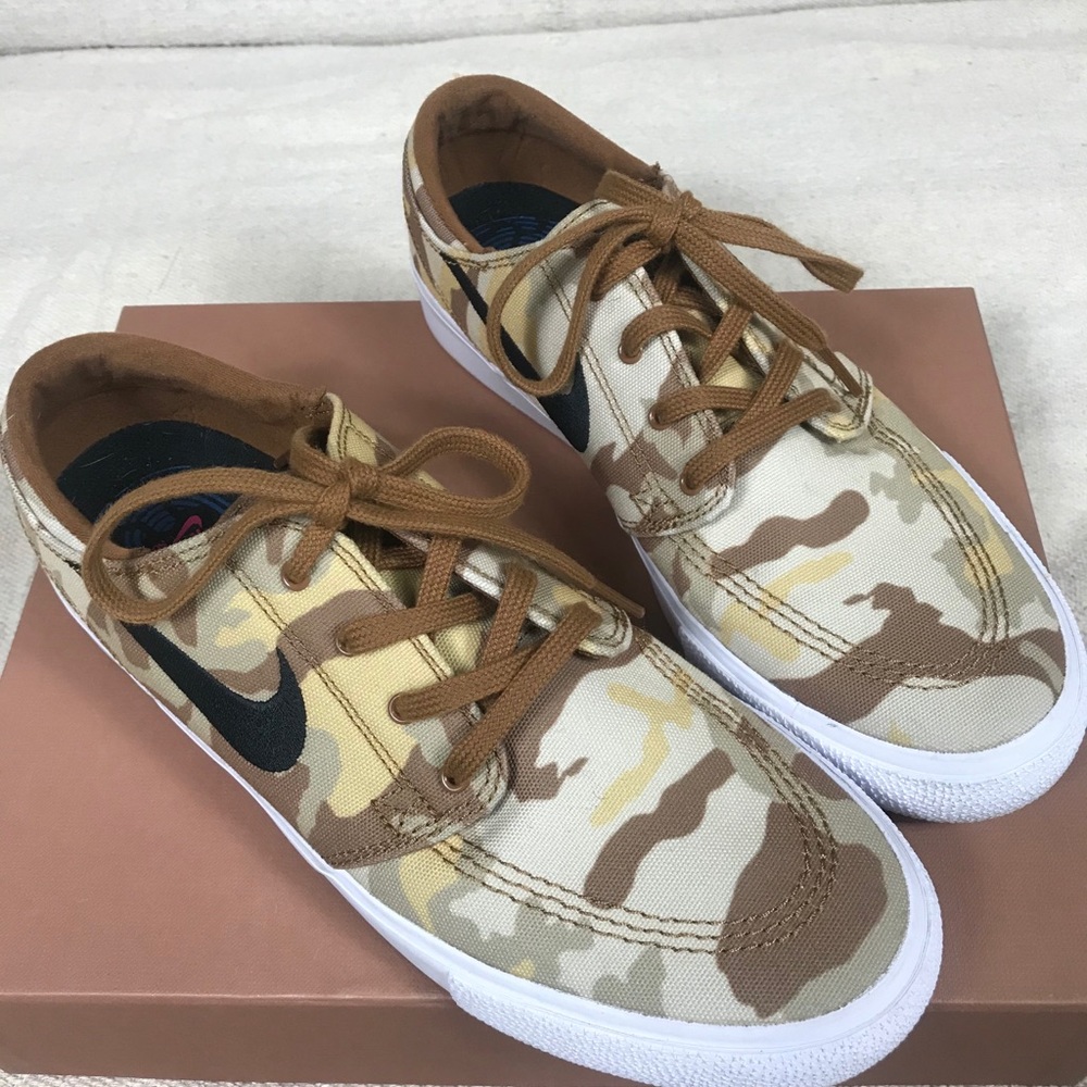Camo Nike Zoom Air, New Condition, Size  7.5